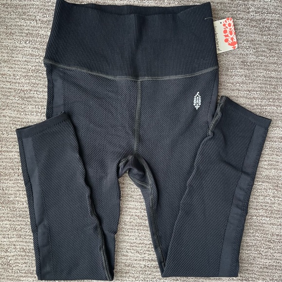 Free People Pants - Free People - Free Throw Leggings - Black